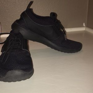 Women’s Black Nike Athletic Shoes